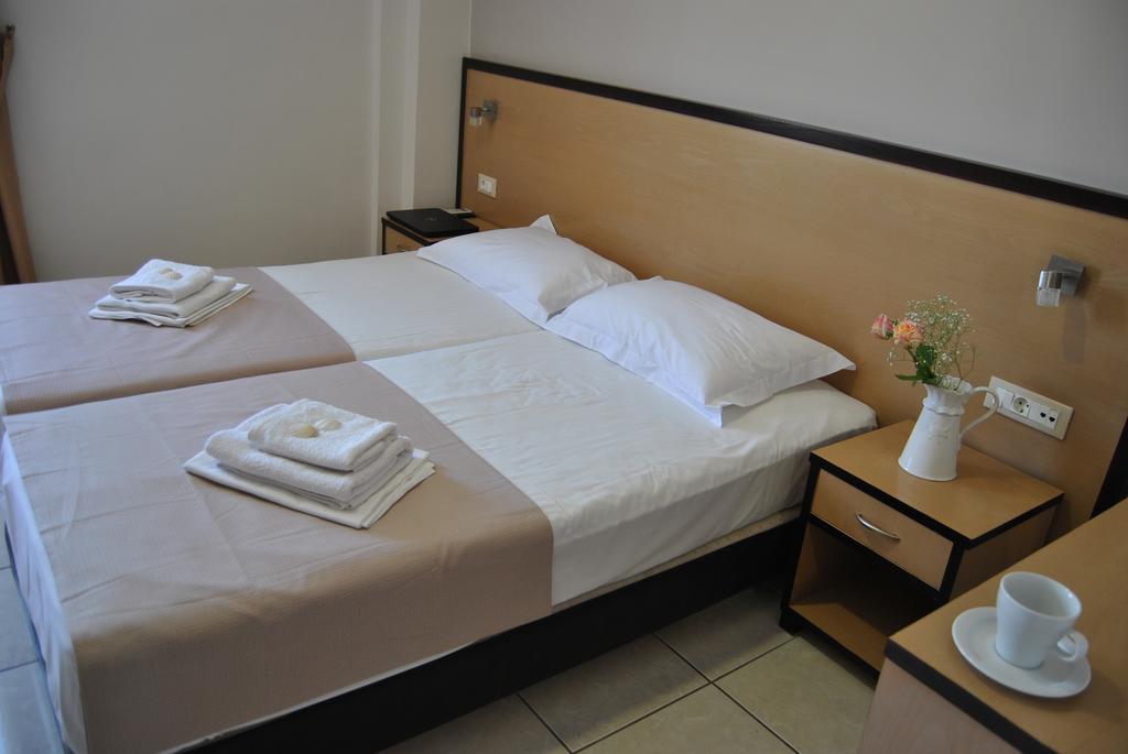 Theofilos City Hotel Chania  Room photo