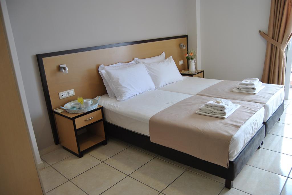 Theofilos City Hotel Chania  Room photo