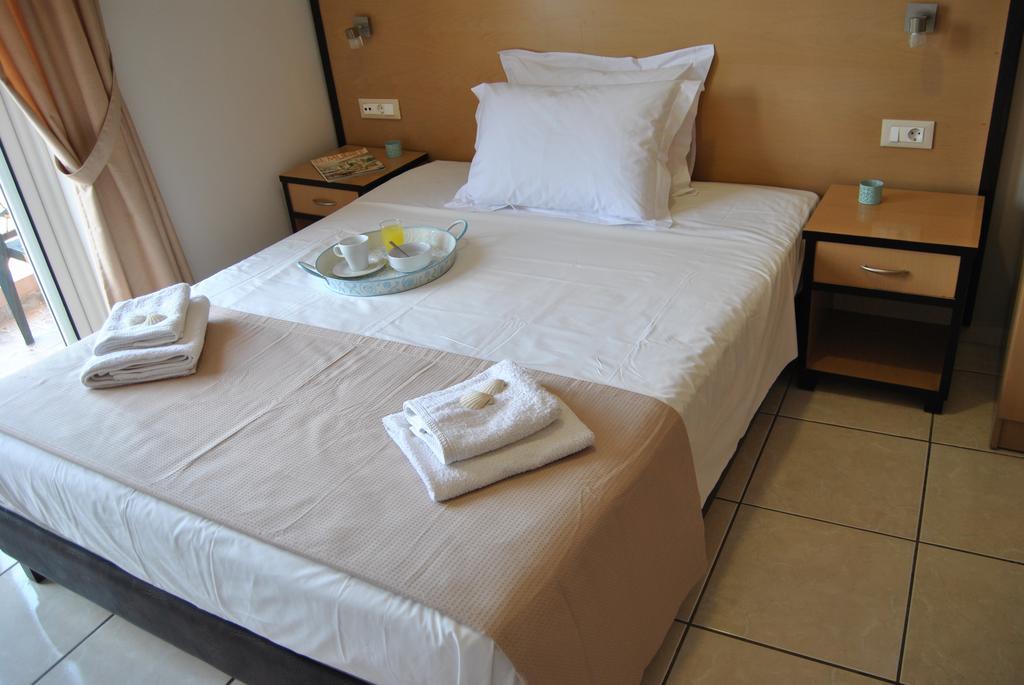 Theofilos City Hotel Chania  Room photo