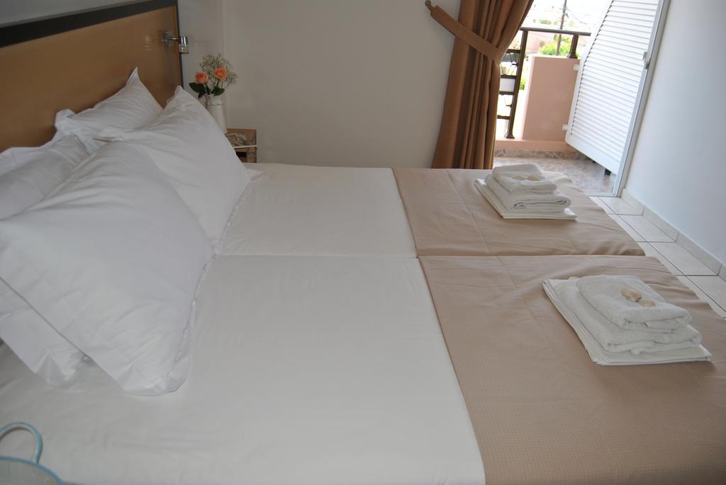 Theofilos City Hotel Chania  Room photo